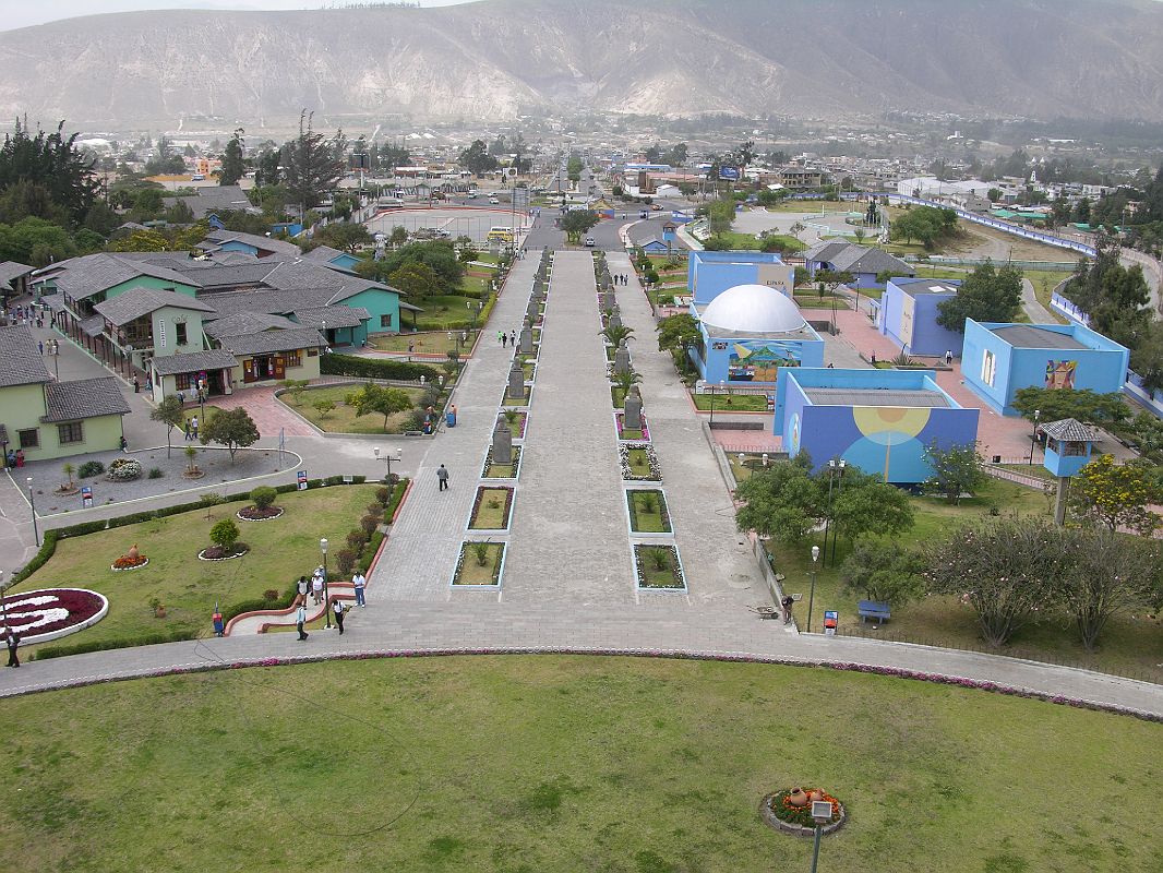 Ecuador Quito 04-06 Mitad Del Mundo View To Entrance